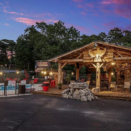 Stonegate Lodge 2 Queen Beds Fast Wifi 50" Tv Salt Water Pool Room #207 Eureka Springs Dış mekan fotoğraf
