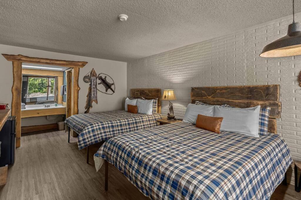 Stonegate Lodge 2 Queen Beds Fast Wifi 50" Tv Salt Water Pool Room #207 Eureka Springs Dış mekan fotoğraf