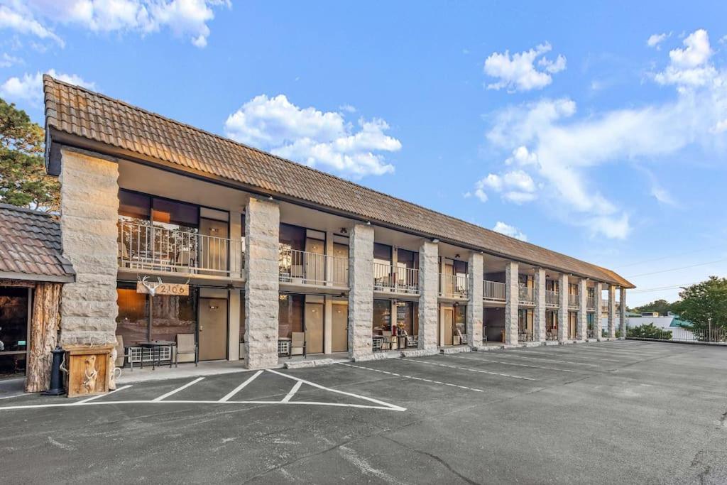 Stonegate Lodge 2 Queen Beds Fast Wifi 50" Tv Salt Water Pool Room #207 Eureka Springs Dış mekan fotoğraf